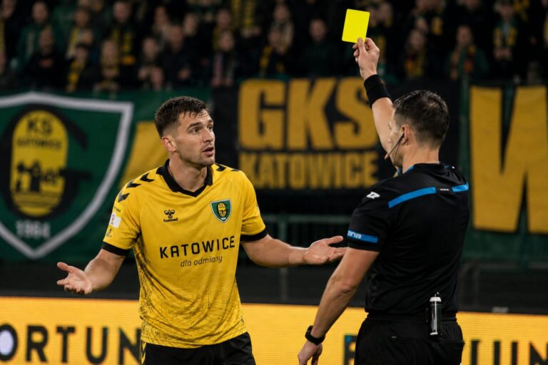 Zawodnik GKS kartka